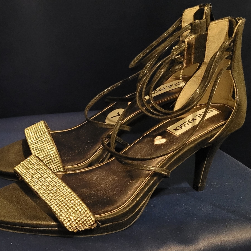 Heels - Picture 2 of 4